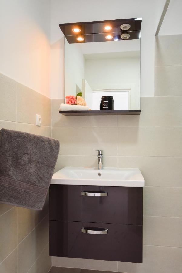 شقة Duboka  في Family House Grey المظهر الخارجي الصورة