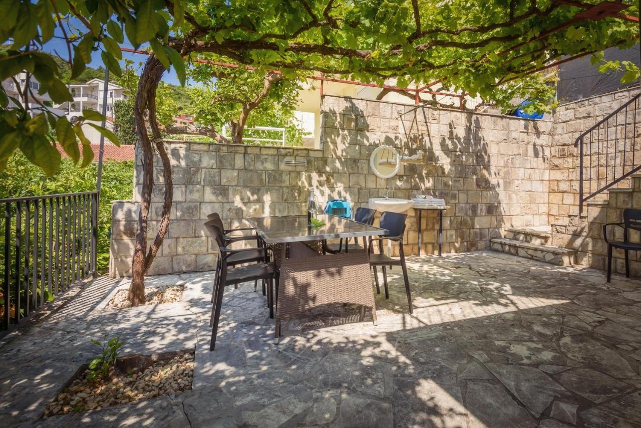 شقة Duboka  في Family House Grey المظهر الخارجي الصورة