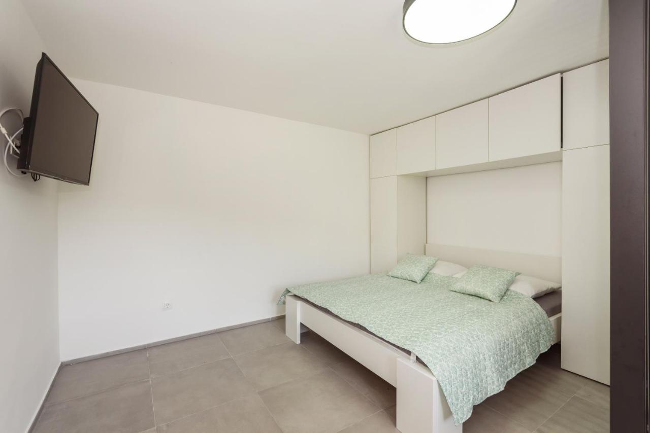 شقة Duboka  في Family House Grey المظهر الخارجي الصورة